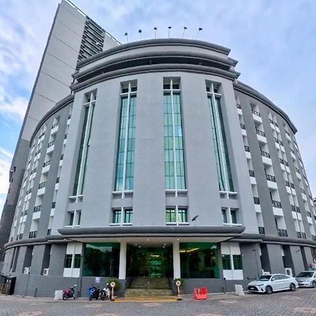Stallions Suites Penang Jelutong Eksteriør billede