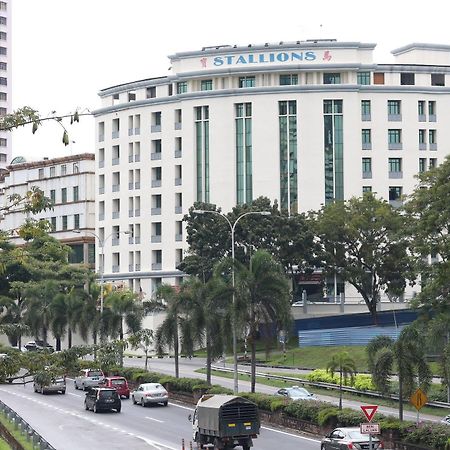 Stallions Suites Penang Jelutong Eksteriør billede