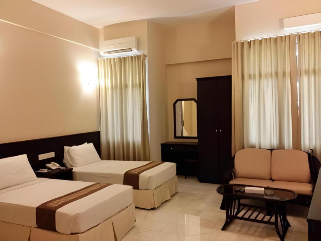 Stallions Suites Penang Jelutong Eksteriør billede