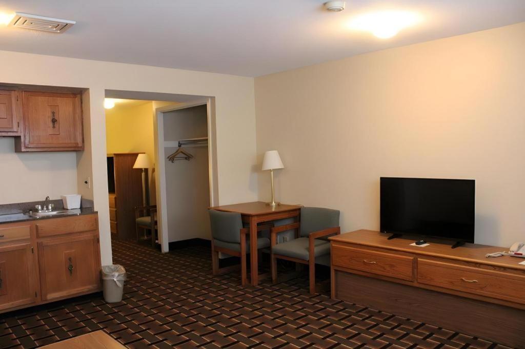 Stallions Suites Penang Jelutong Eksteriør billede