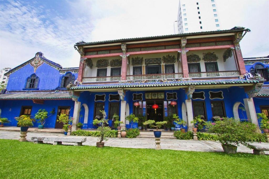 Stallions Suites Penang Jelutong Eksteriør billede