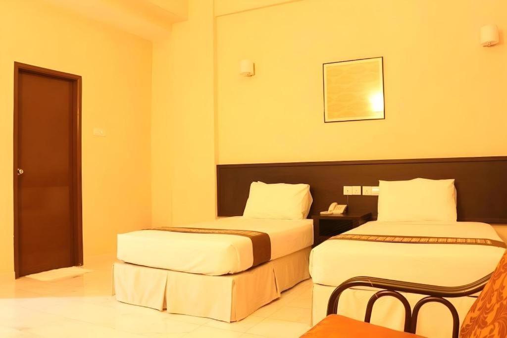 Stallions Suites Penang Jelutong Eksteriør billede