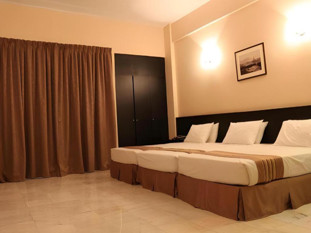 Stallions Suites Penang Jelutong Eksteriør billede