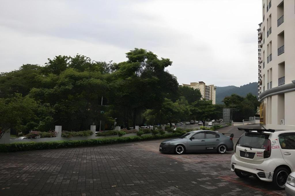 Stallions Suites Penang Jelutong Eksteriør billede