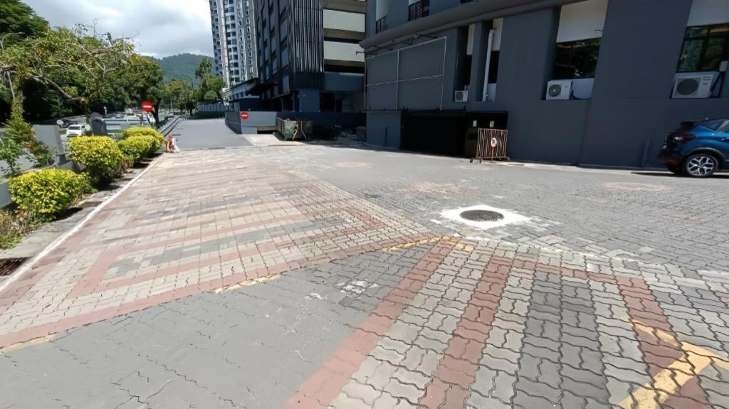 Stallions Suites Penang Jelutong Eksteriør billede