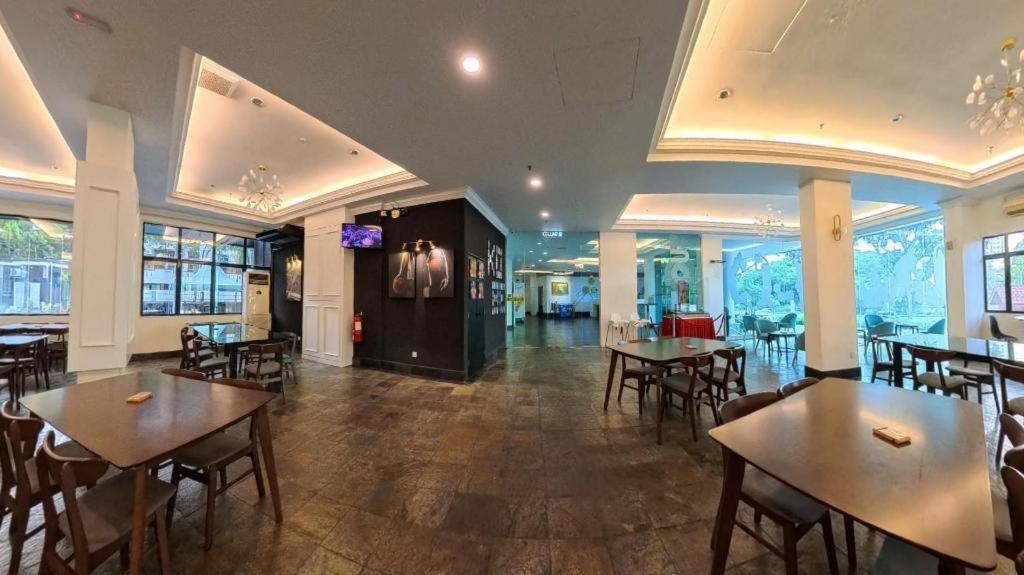 Stallions Suites Penang Jelutong Eksteriør billede
