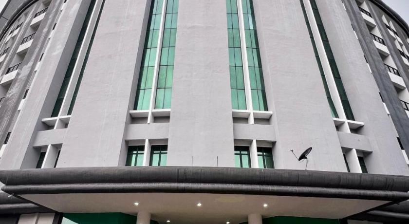 Stallions Suites Penang Jelutong Eksteriør billede