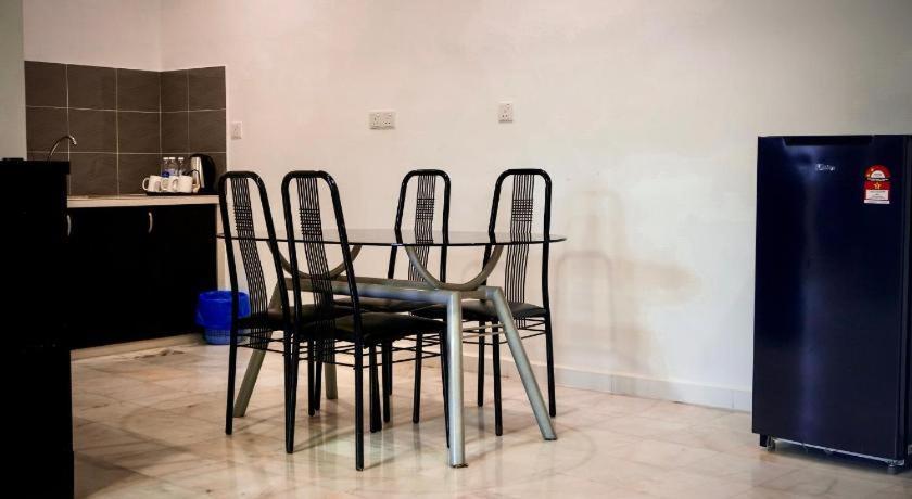Stallions Suites Penang Jelutong Eksteriør billede