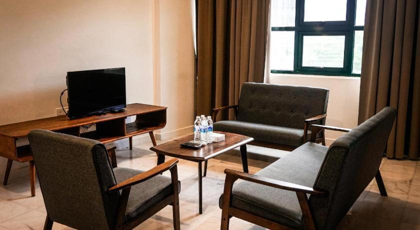 Stallions Suites Penang Jelutong Eksteriør billede