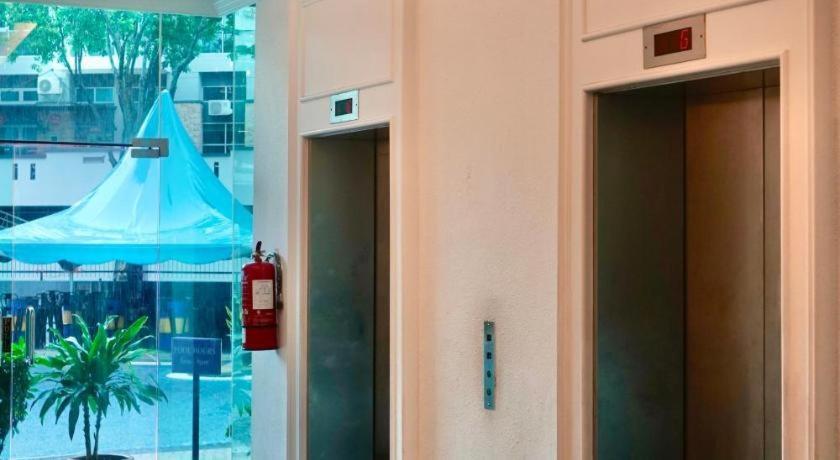 Stallions Suites Penang Jelutong Eksteriør billede