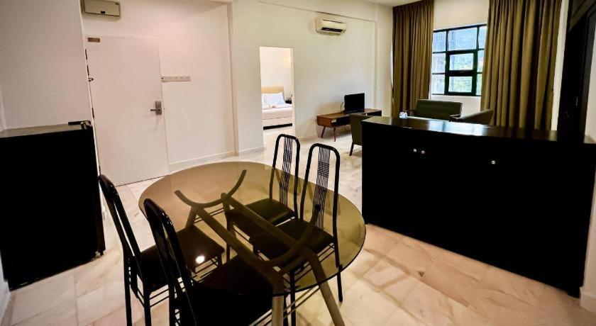 Stallions Suites Penang Jelutong Eksteriør billede