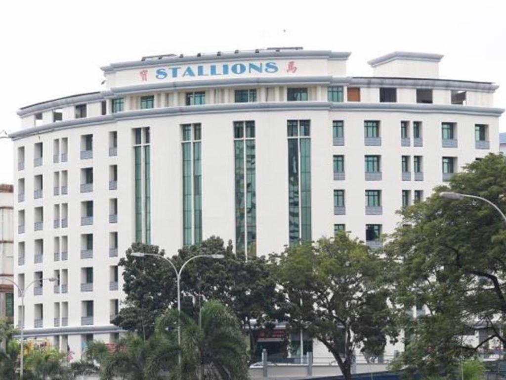 Stallions Suites Penang Jelutong Eksteriør billede