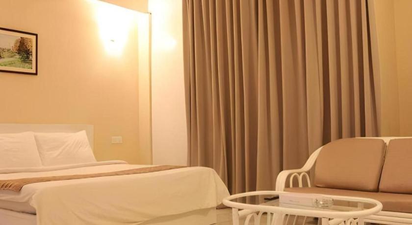 Stallions Suites Penang Jelutong Eksteriør billede