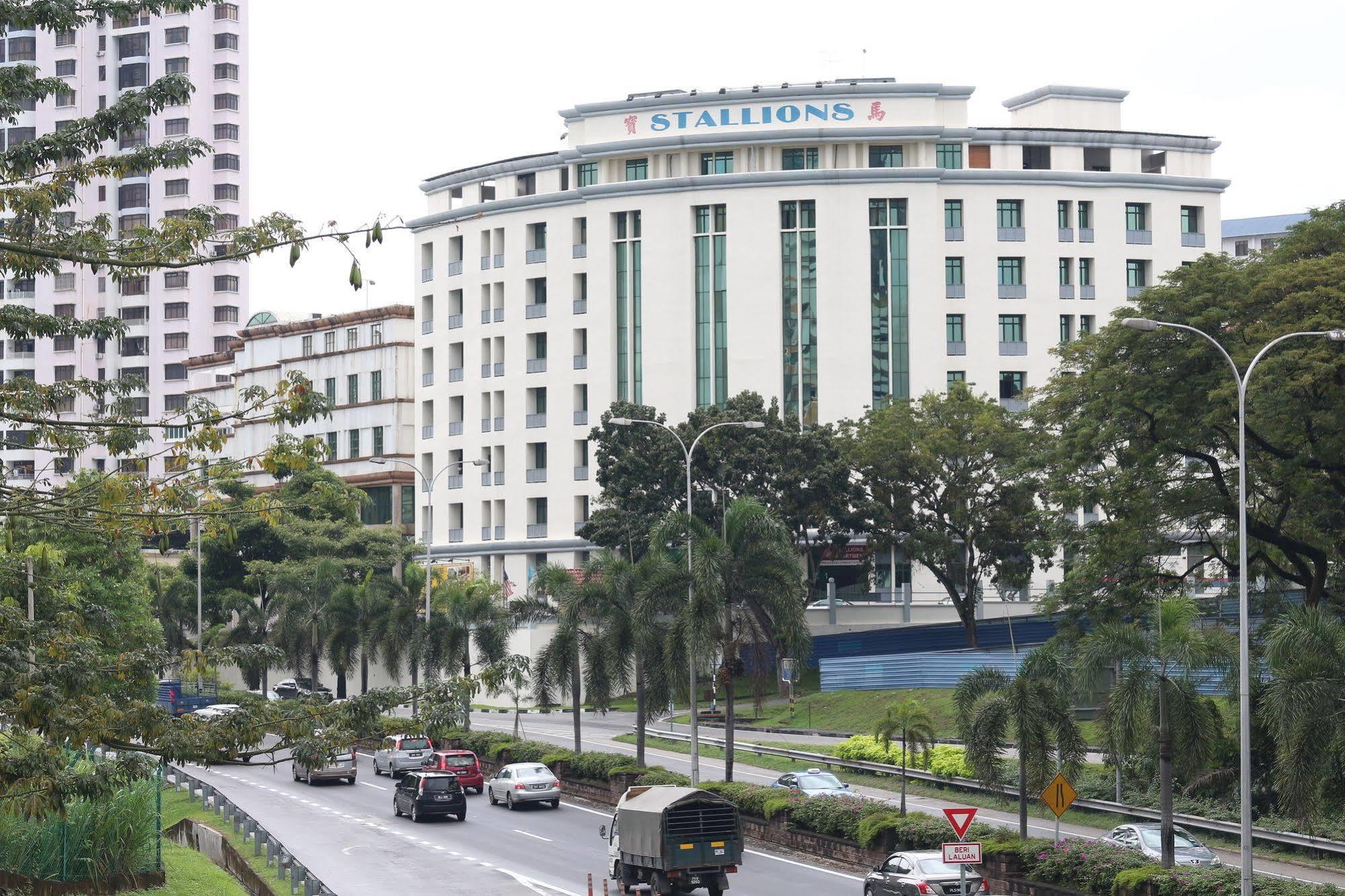 Stallions Suites Penang Jelutong Eksteriør billede